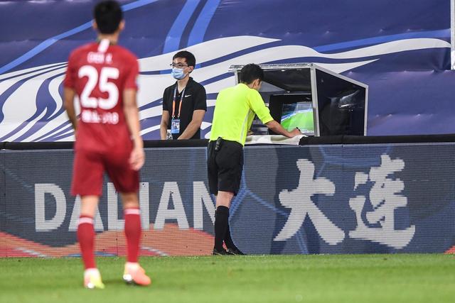 巴萨官方：费兰-托雷斯参加部分合练